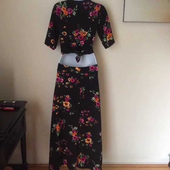 Black floral top and pant combo - Picture 2 of 2